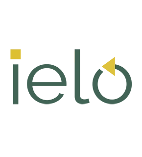 Photographie professionnelle d'un document de certification ou d'un diplôme encadré affiché dans un bureau ou sur un mur d'atelier, montrant clairement les noms des organismes de formation (Maison Passive, École Nationale du Chanvre, AMACO, IELO). L'image doit capturer la certificat dans un contexte professionnel authentique, avec une lumière naturelle qui rend le texte lisible et met en évidence la qualité du document. L'arrière-plan peut montrer un mur de pierre ou une paroi de bâtiment ancien rénové, renforçant le lien avec l'activité de rénovation écologique du bâti ancien. L'objectif est de transmettre visuellement la légitimité, la reconnaissance professionnelle et l'engagement de l'entreprise envers les formations spécialisées dans les techniques naturelles.